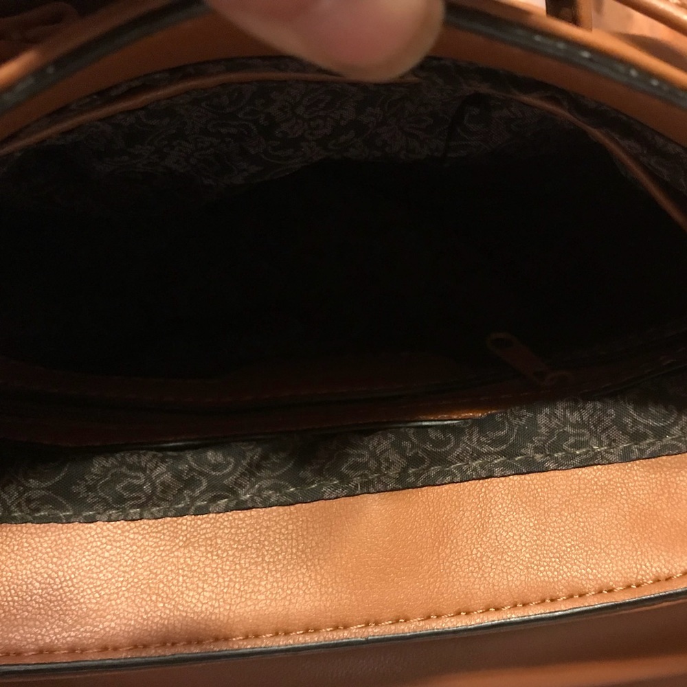 ⭐️crossbody 2 left⚡️brown, and black. - Picture 3 of 6